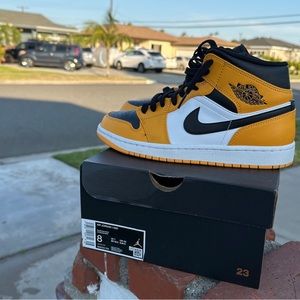 Jordan 1 mid